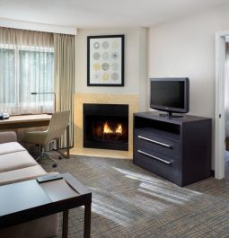 guest room with fireplace at Sonesta ES Suites Atlanta Alpharetta Windward