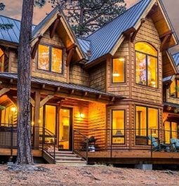 The front of a luxury cabin home in Oregon with lots of windows to take in the scenic mountain views