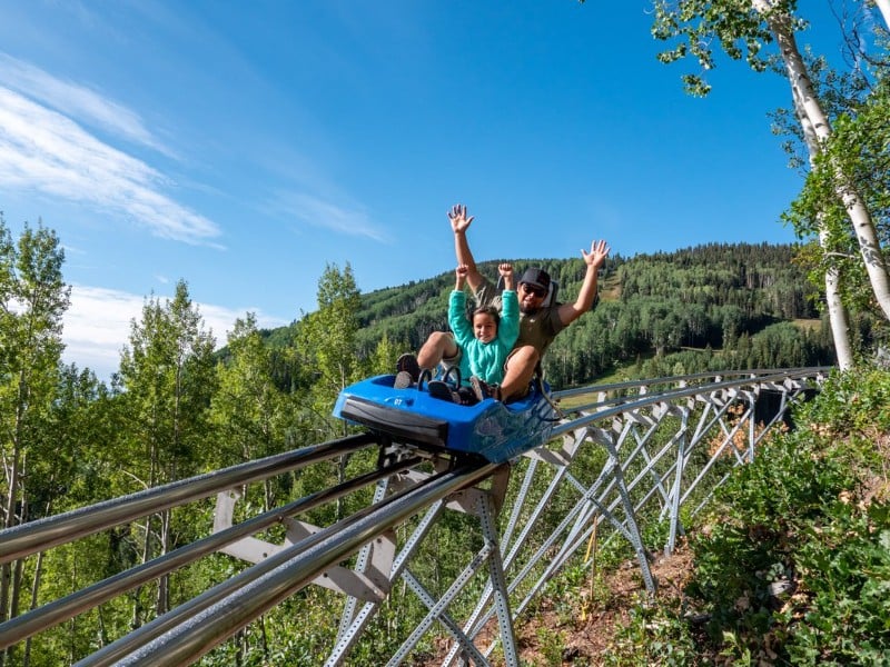 When you ride the Mountain coaster which slides down the mountain skin at  a stroke with living & trembling speed, it looks like this - GIGAZINE