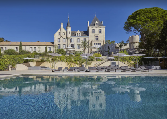 swimming pool and huge French chateaurn France