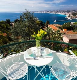 Balcony with a panoramic view of the Bay of Nice