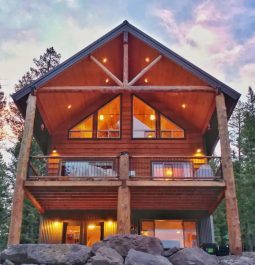 beautiful chalet-style cabin near Yellowstone