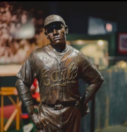 baseball player statue at Negro Leagues Baseball Museum