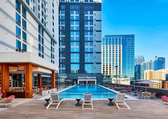 Rooftop pool in Nashville Downtown hotel